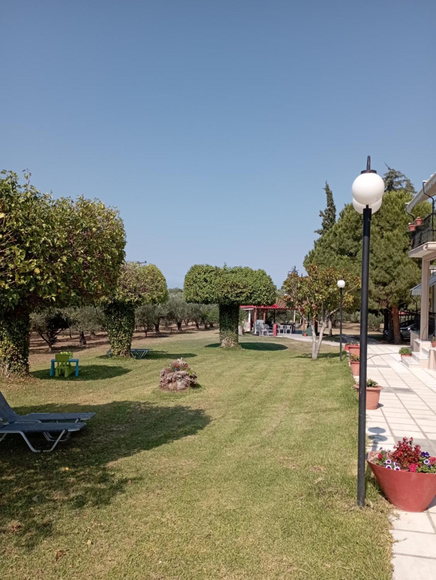 Olive Mare Holidays Nea Iraklia Exterior photo